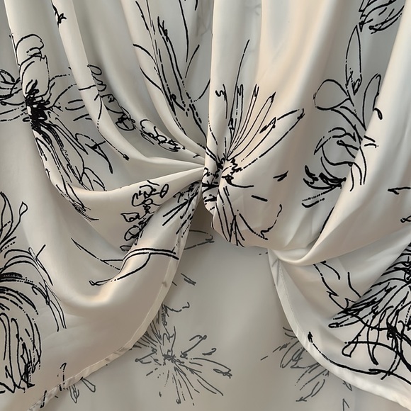 Cold shoulder top - Picture 2 of 5